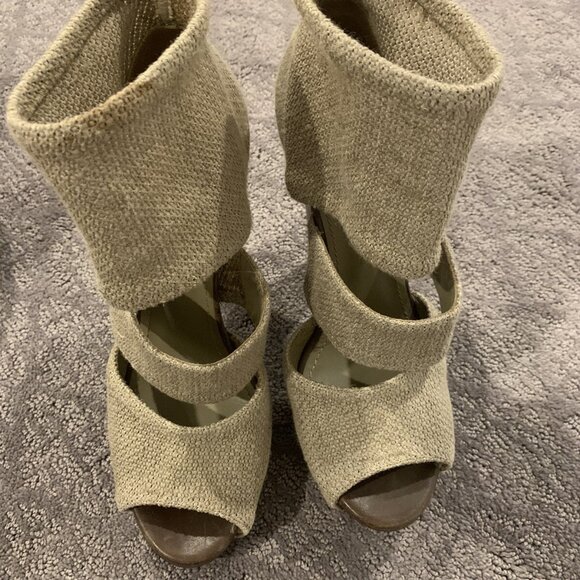 YSL Strappy Wooden Heels - Picture 4 of 5